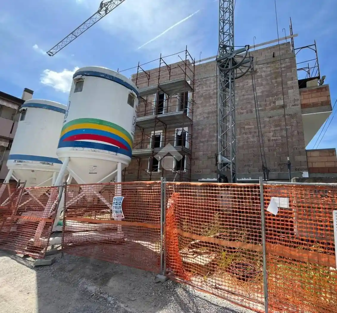 Palazzo - Edificio in vendita a Padova