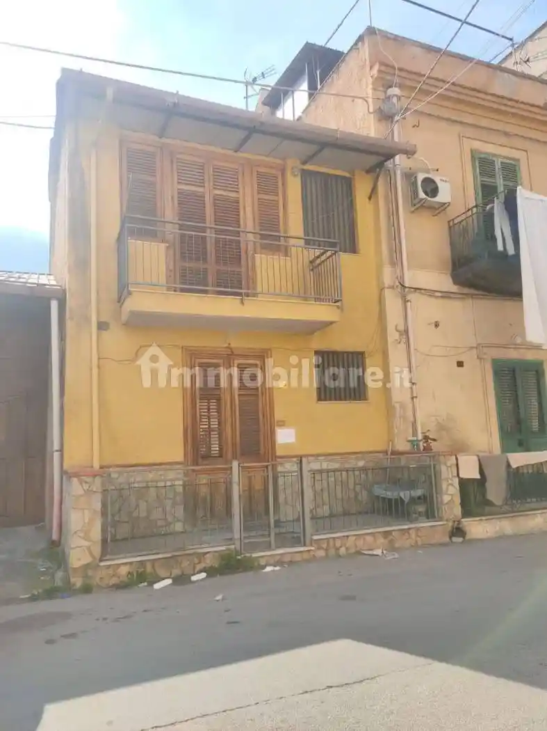 Palazzo - Edificio in vendita a Palermo