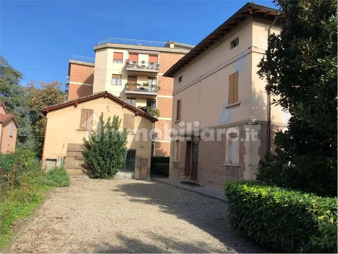 Casa indipendente in vendita a Reggio Emilia