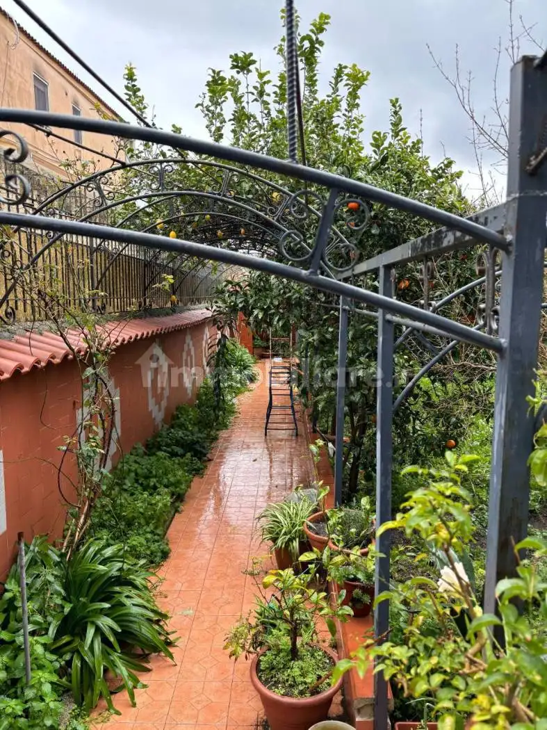 Palazzo - Edificio in vendita a Sant'Anastasia