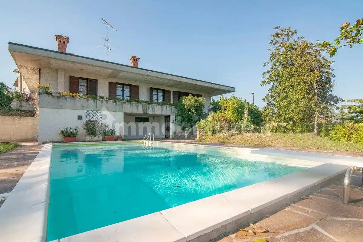 Villa in vendita a Rovescala
