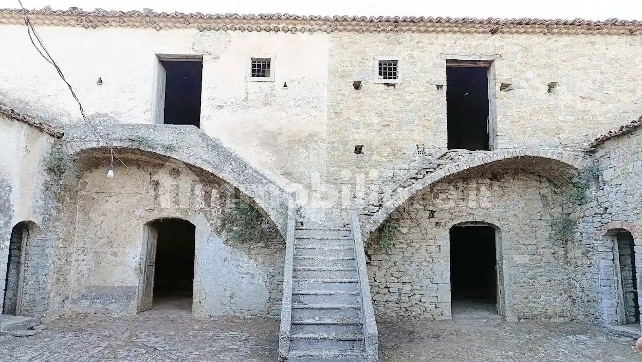 Rustico - Casale in vendita a San Massimo