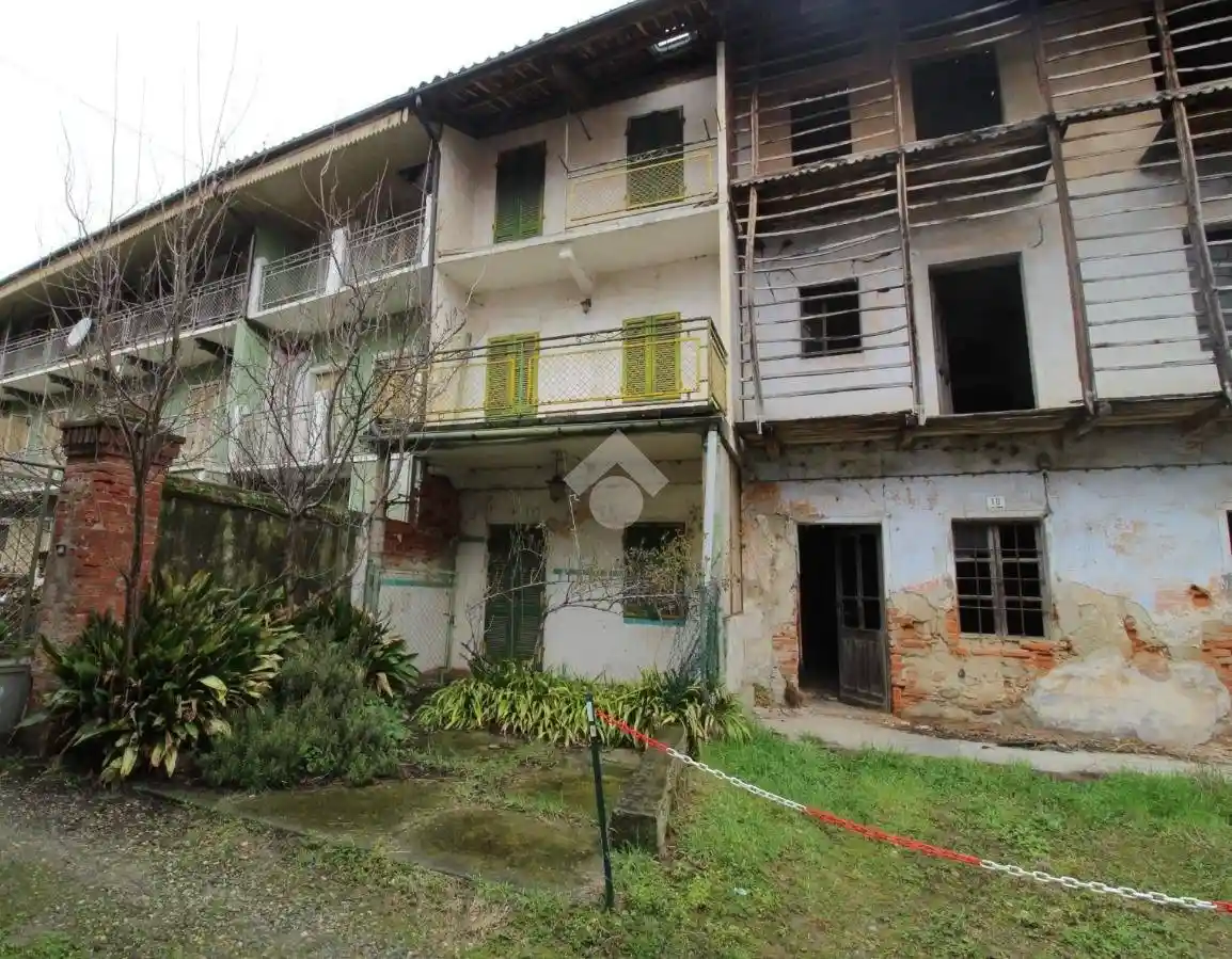 Rustico - Casale in vendita a Caravino