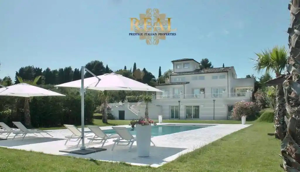 Villa unifamiliare via Scacciano, Colle dei Pini, Riccione - foto 2