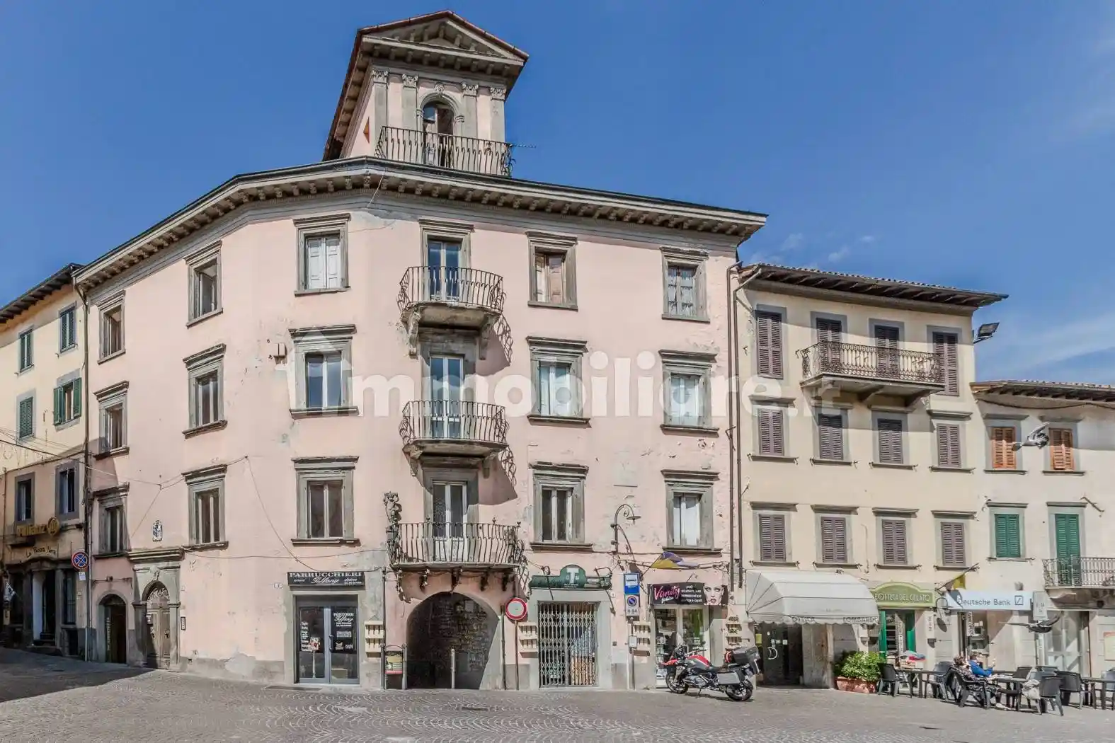 Palazzo - Edificio in vendita a Castelnuovo di Garfagnana