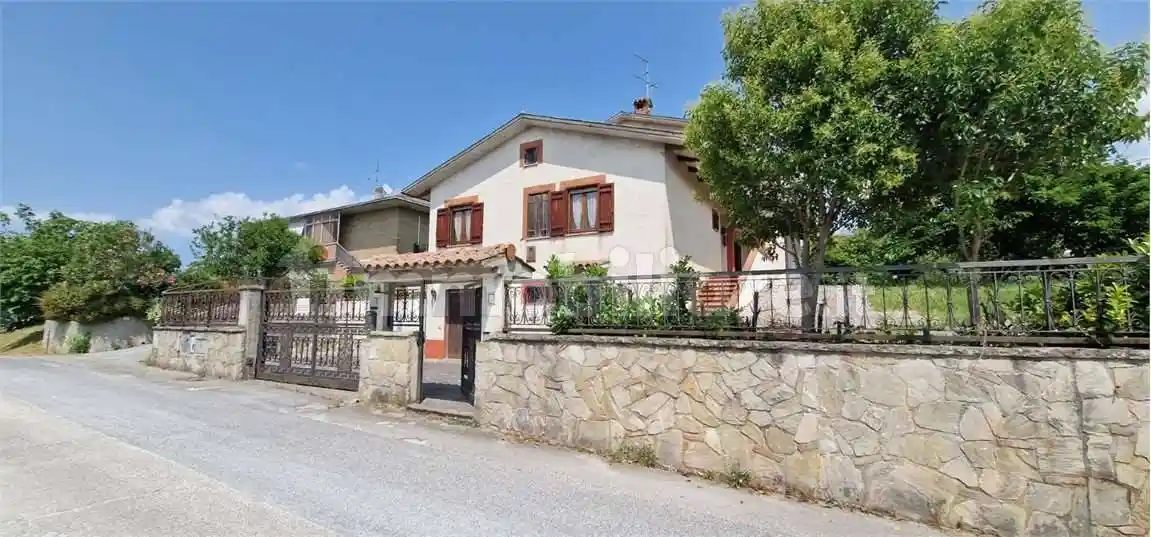 Casa indipendente in vendita a Montecastrilli