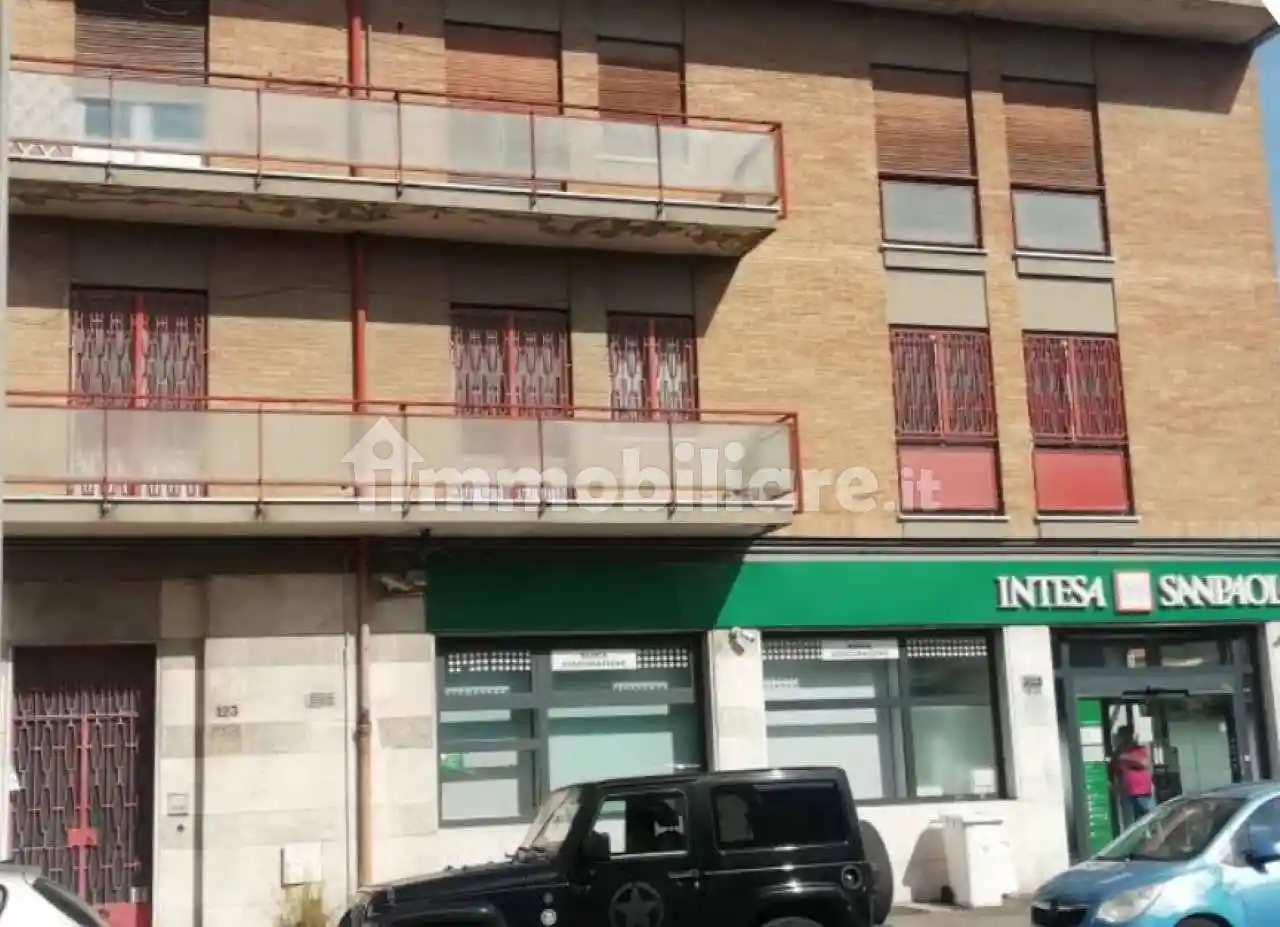 Palazzo - Edificio in vendita a Guidonia Montecelio