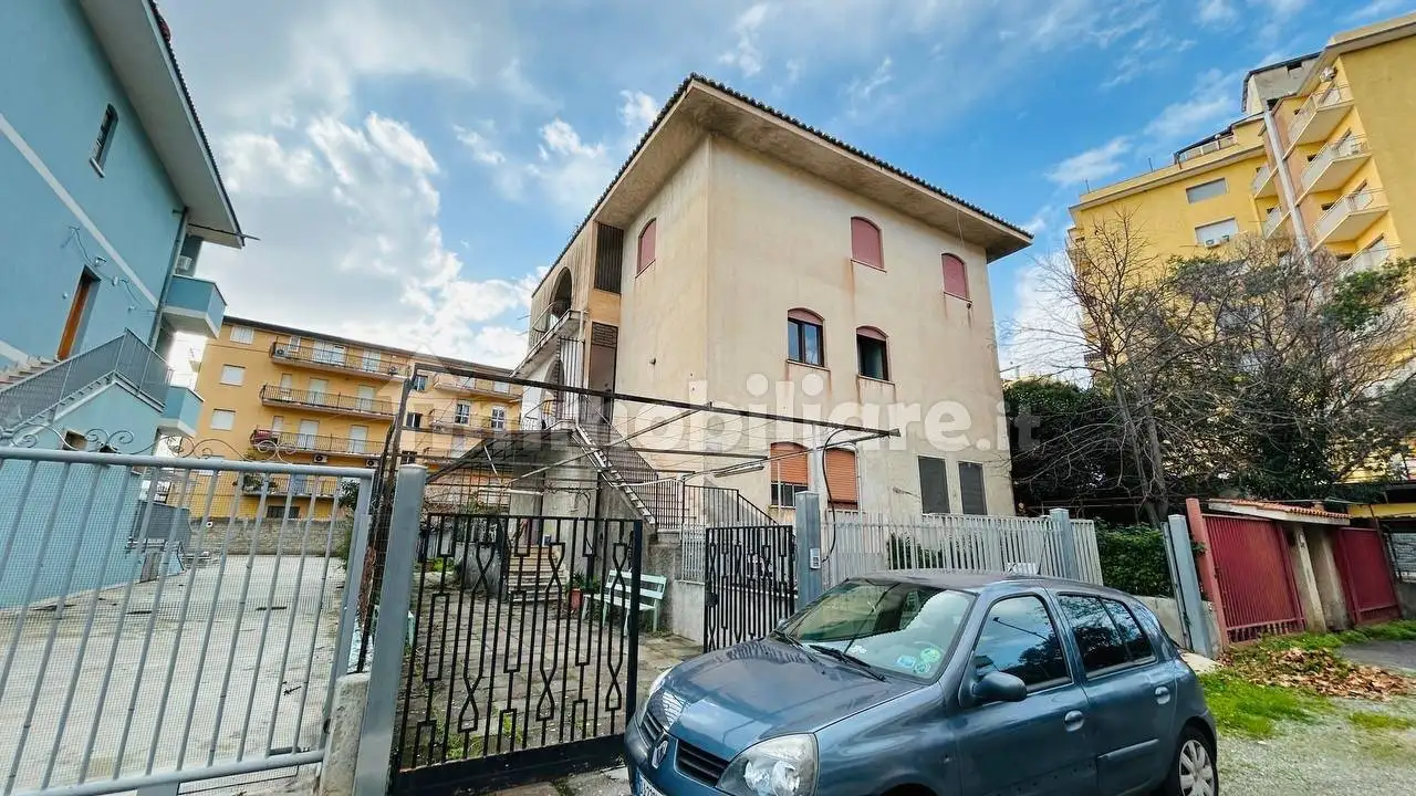 Appartamento in vendita a Falerna