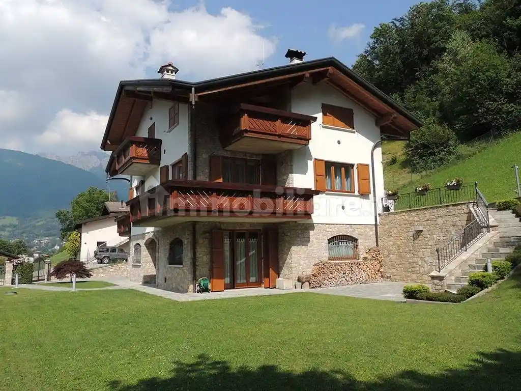 Villa in vendita a Cremeno