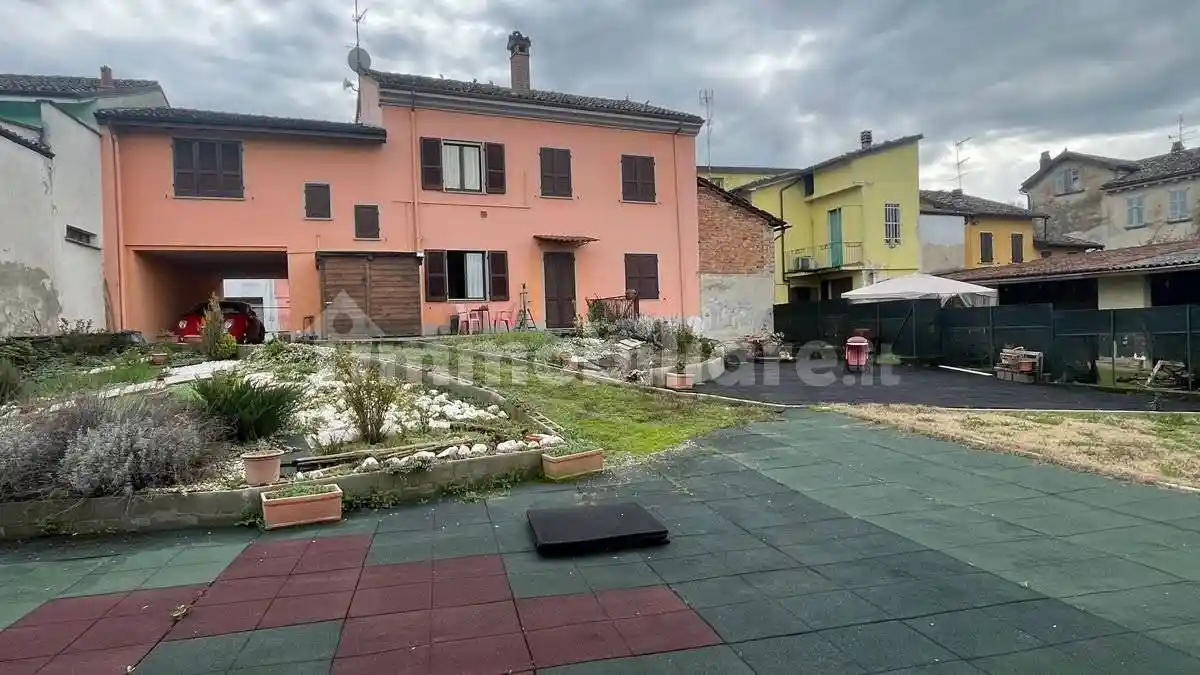 Rustico - Casale in vendita a Broni