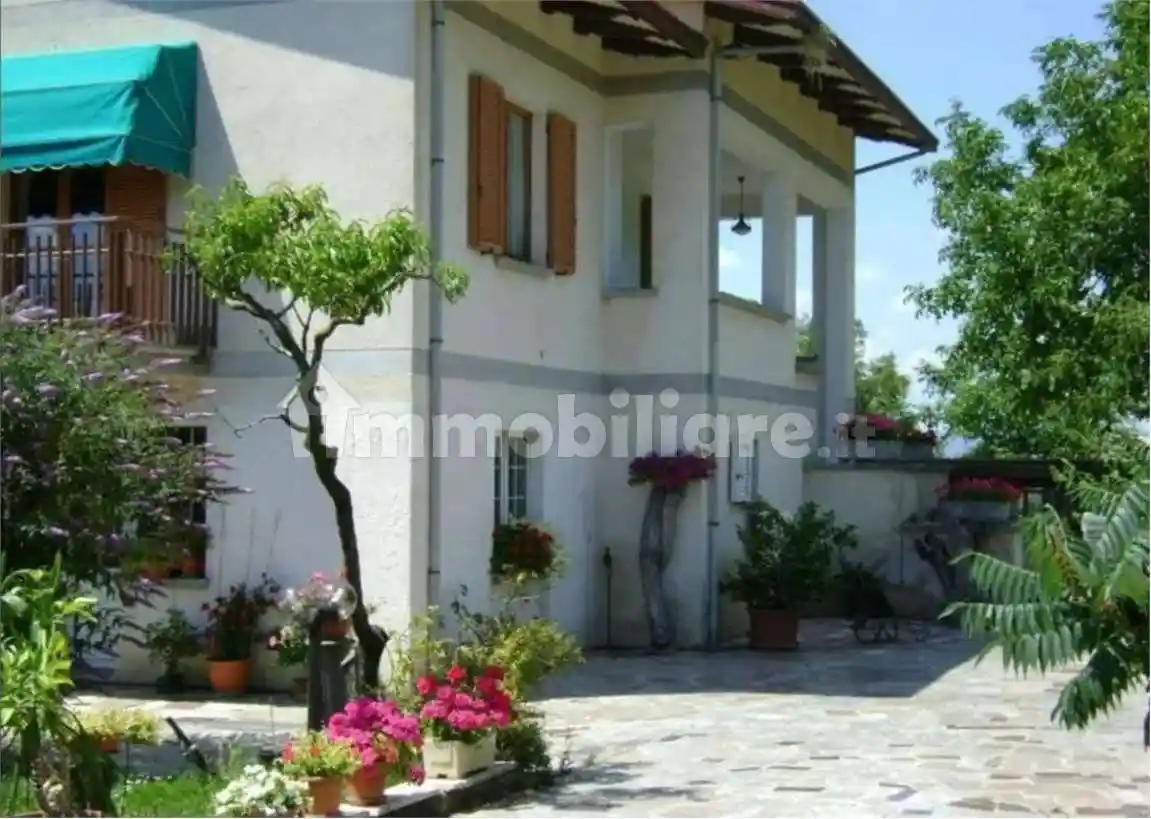 Casa indipendente in vendita a Spello