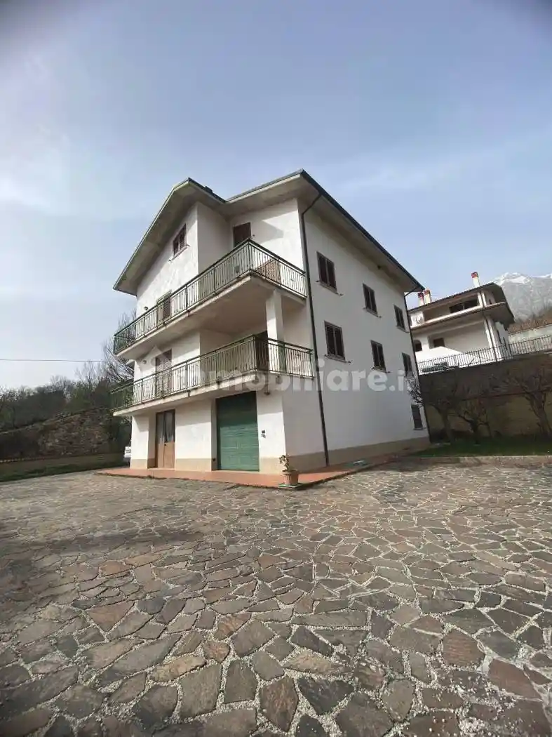 Villa in vendita a L'Aquila