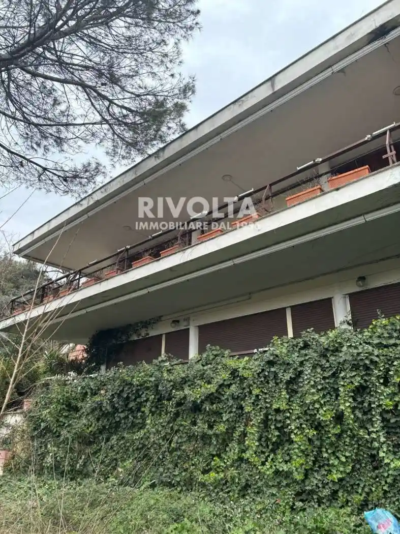 Palazzo - Edificio in vendita a Roma