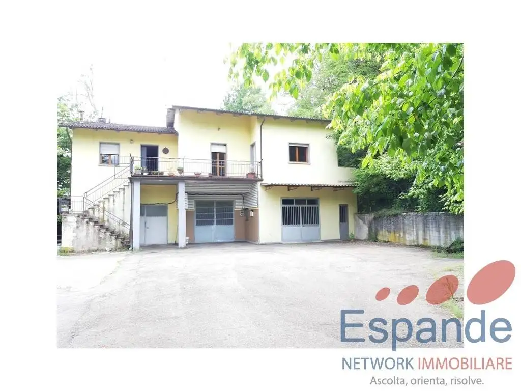 Casa indipendente in vendita a Gaggio Montano