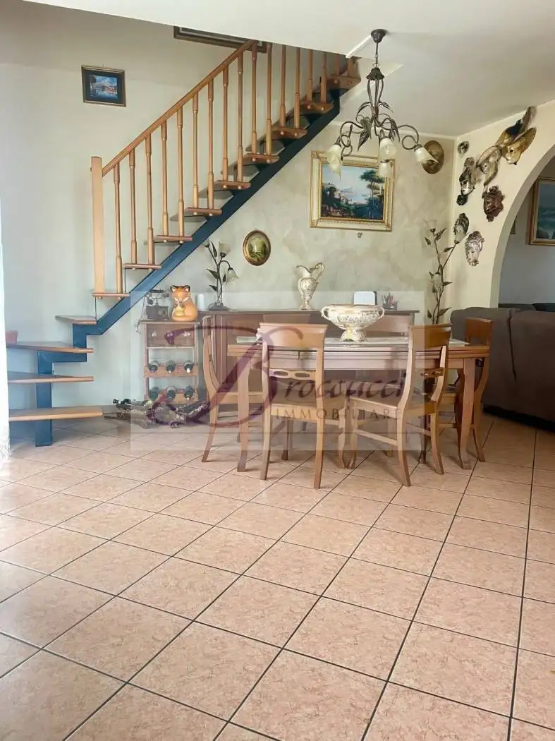 Quadrilocale ottimo stato, su più livelli, Centro, Brusimpiano - foto 5