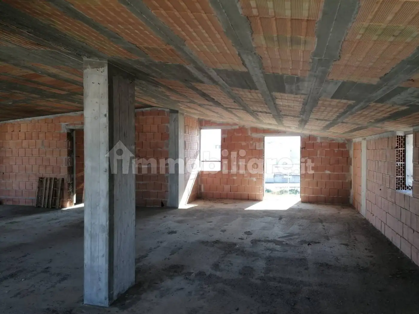 Palazzo - Edificio in vendita a Parete