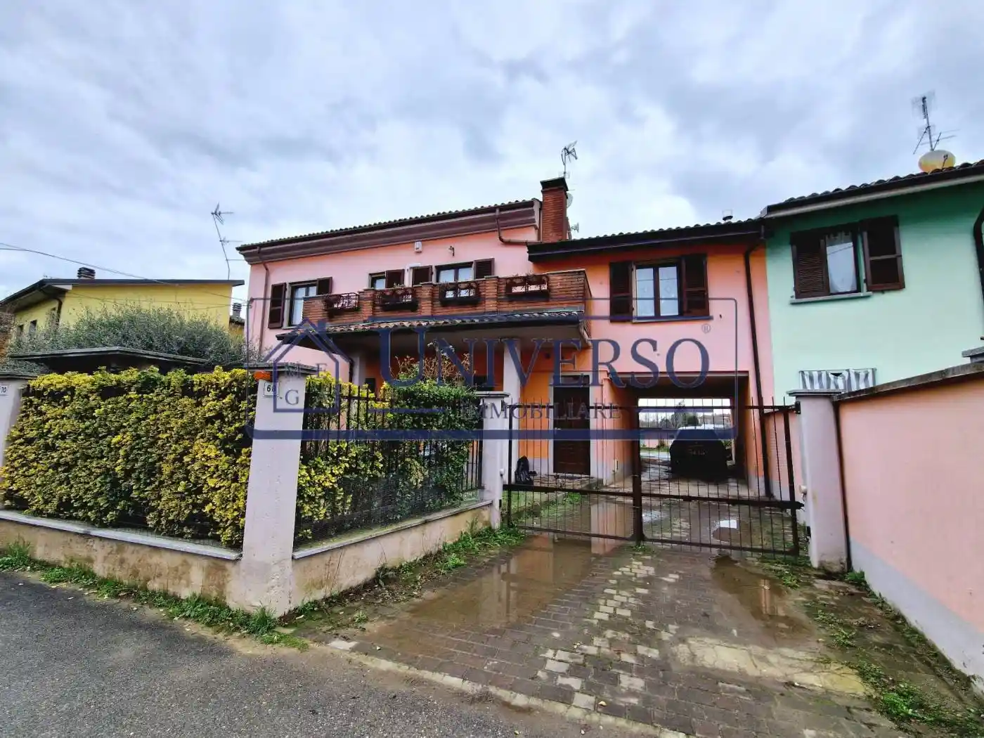 Villa in vendita a Broni