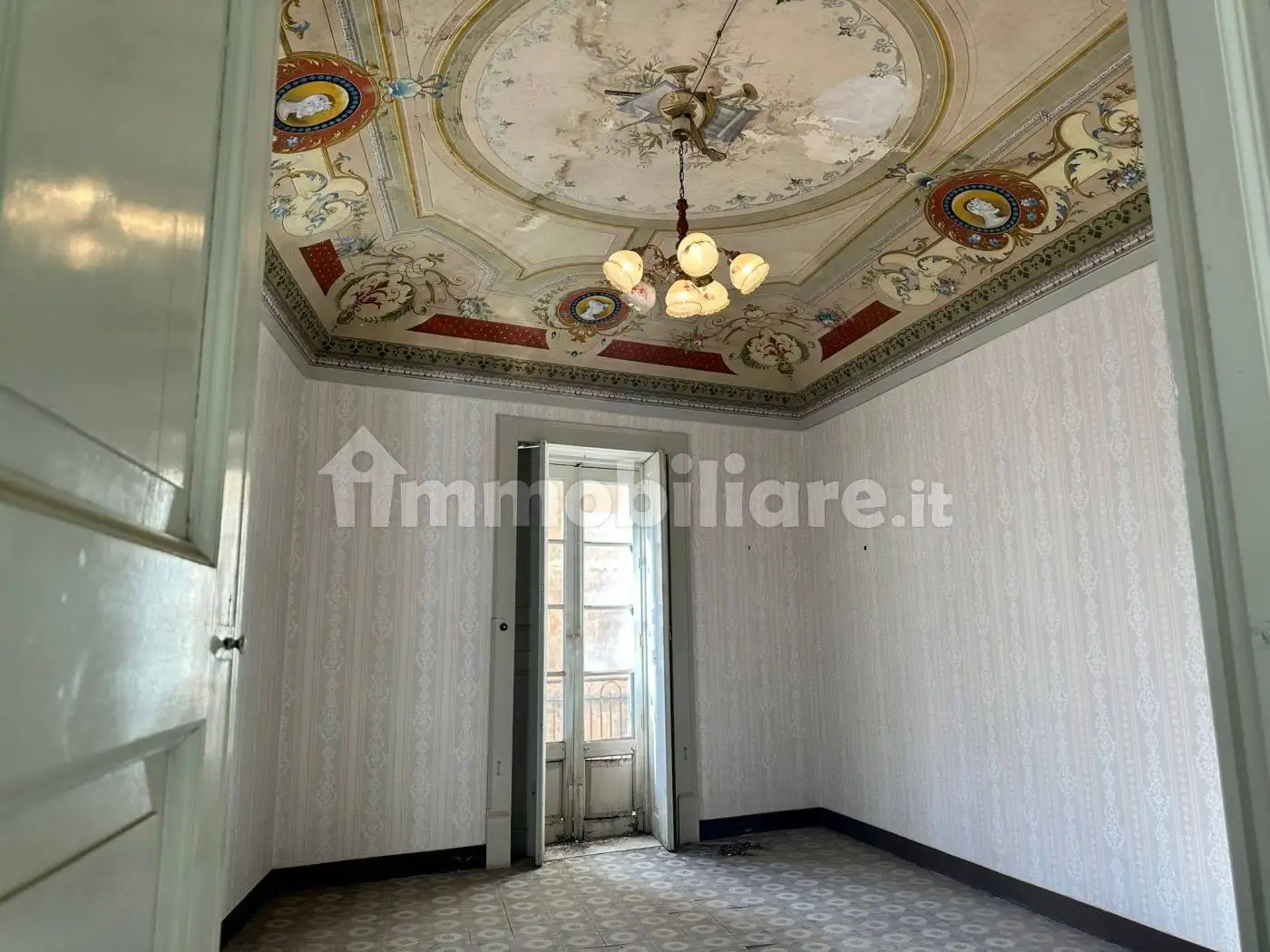 Palazzo - Edificio in vendita a Novara di Sicilia