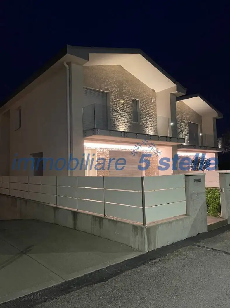 Villa in vendita a Pozzoleone