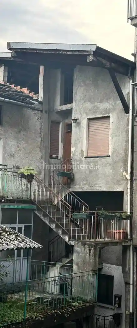 Casa indipendente in vendita a Buglio in Monte