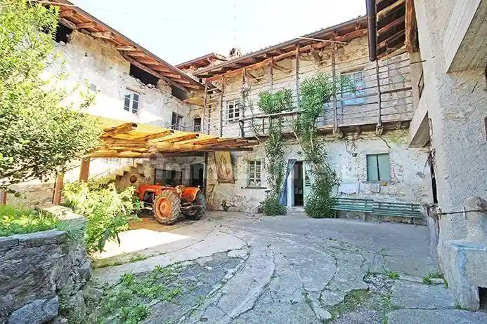 Rustico - Casale in vendita a Caprino Bergamasco