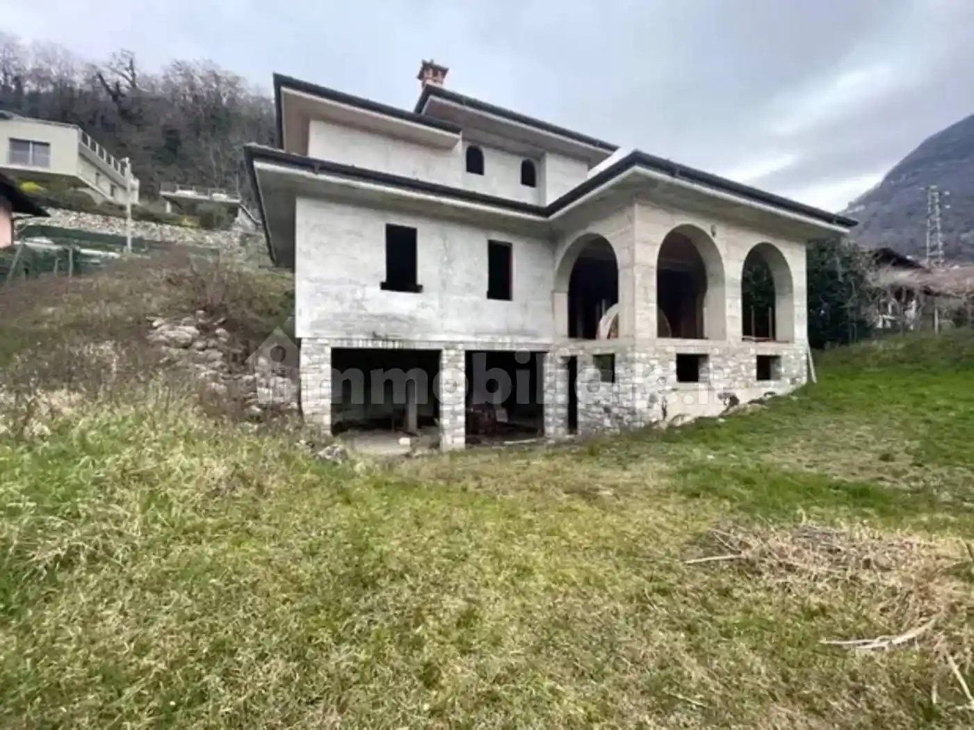 Villa in vendita a Gravedona ed Uniti