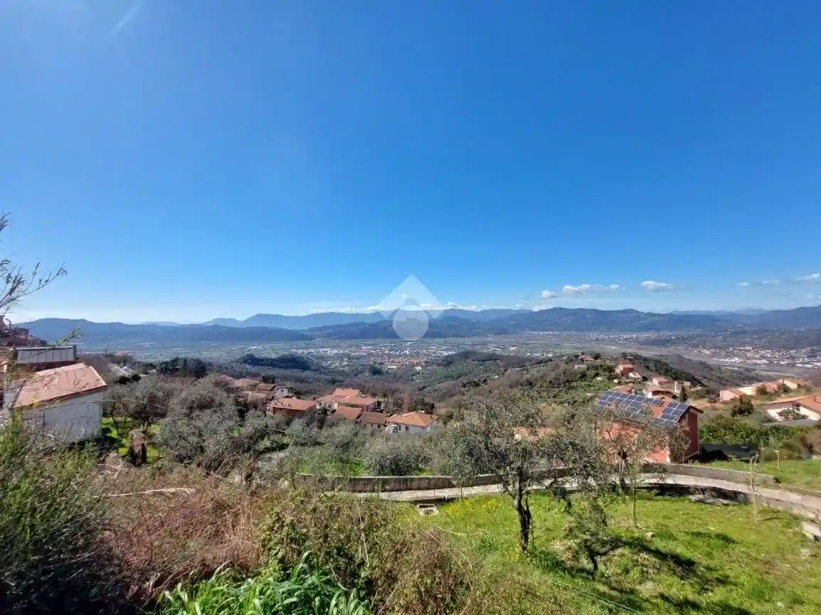 Casa indipendente in vendita a Santo Stefano di Magra