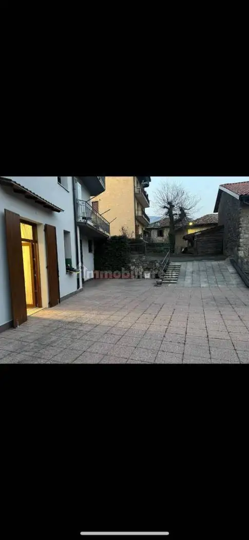 Bilocale via Vittorio Veneto 21, Centro, Borno