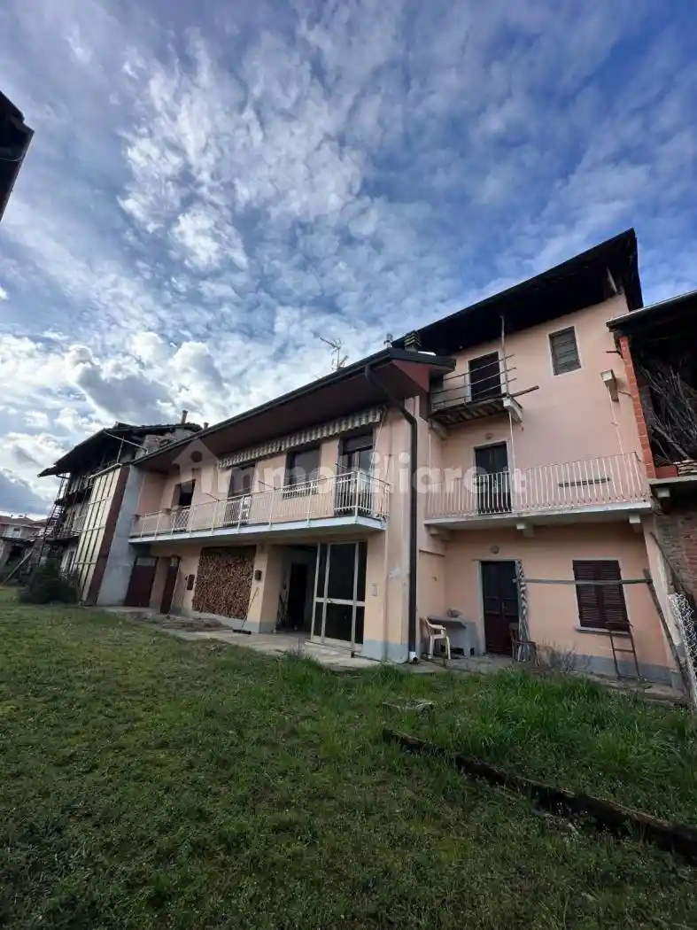 Casa indipendente in vendita a Fontaneto d'Agogna