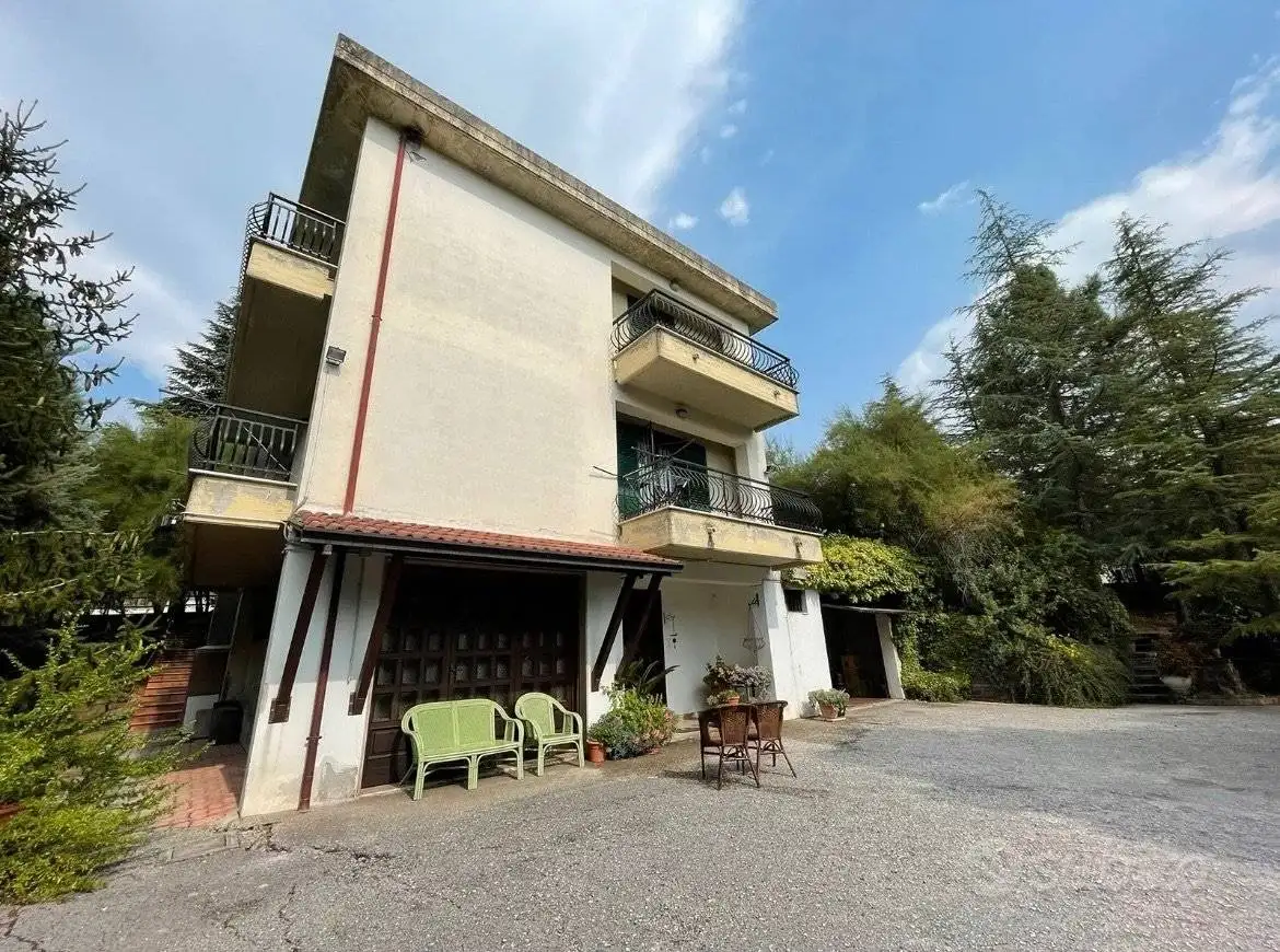 Palazzo - Edificio in vendita a Lioni