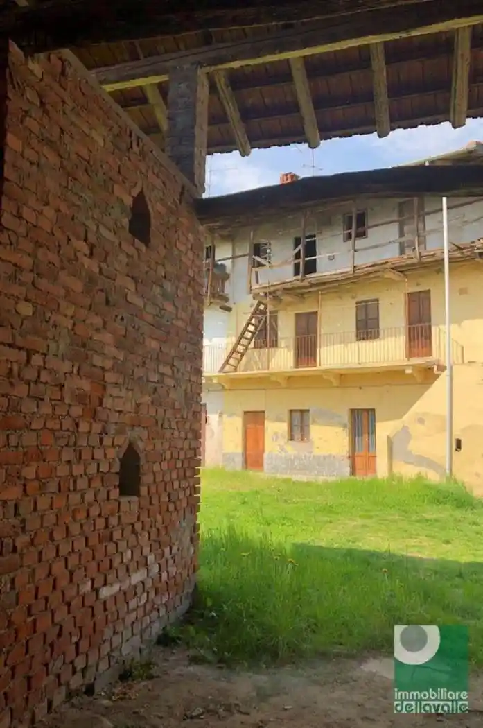Rustico - Casale in vendita a Oleggio