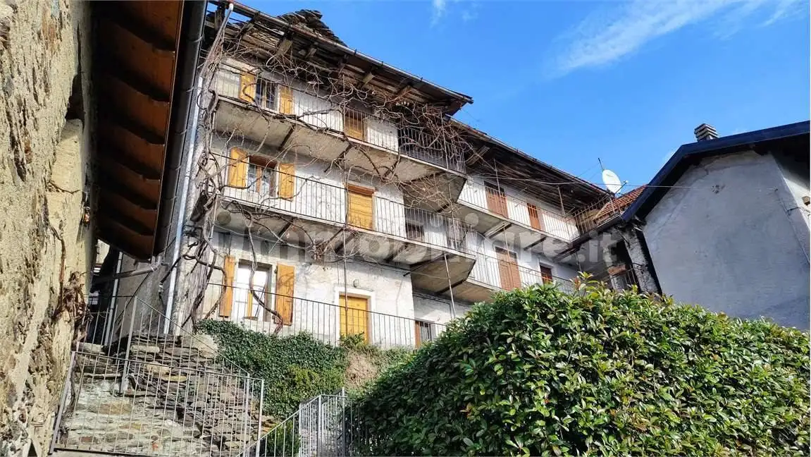 Casa indipendente in vendita a Caprezzo