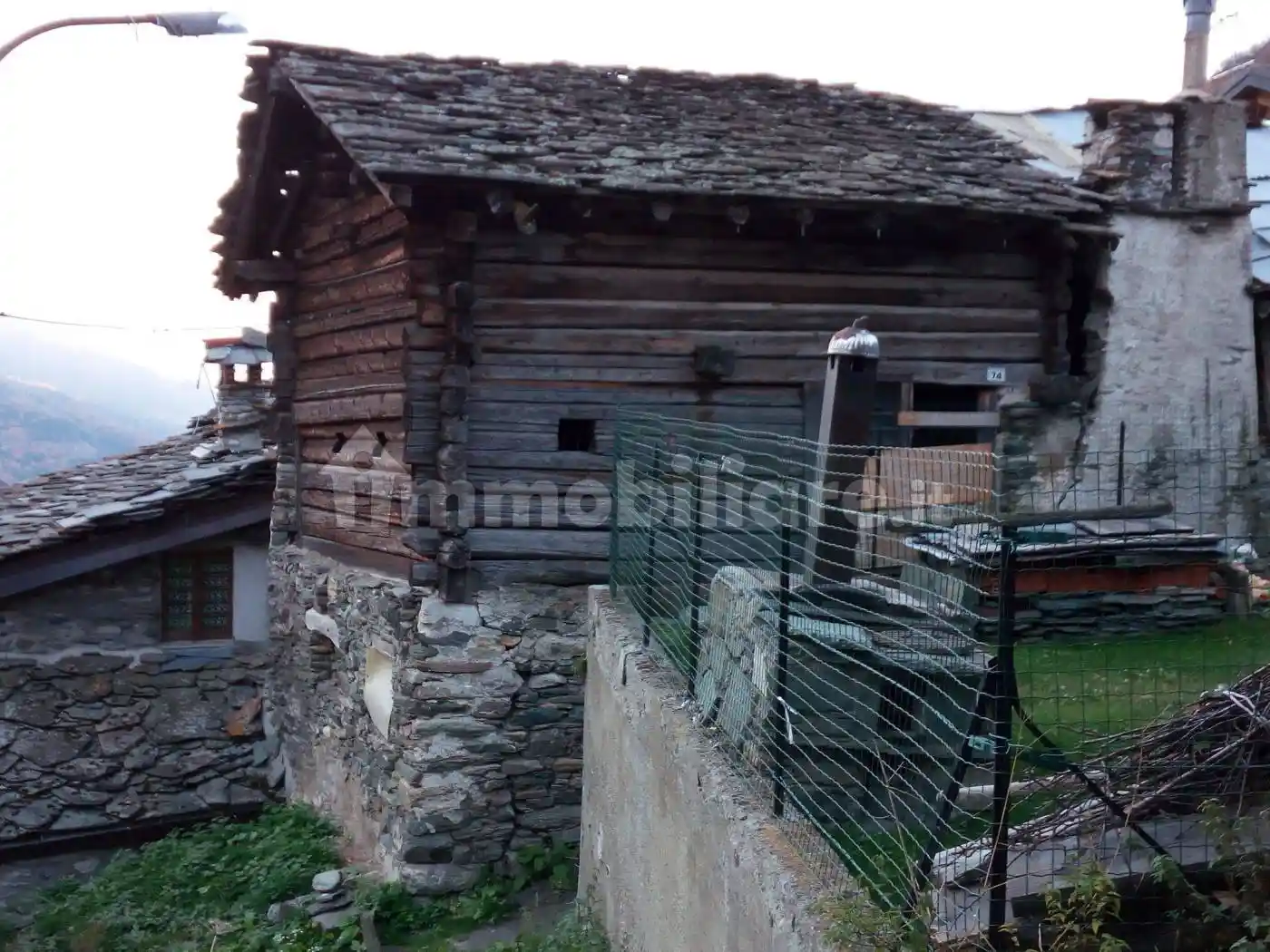 Palazzo - Edificio in vendita a Brusson