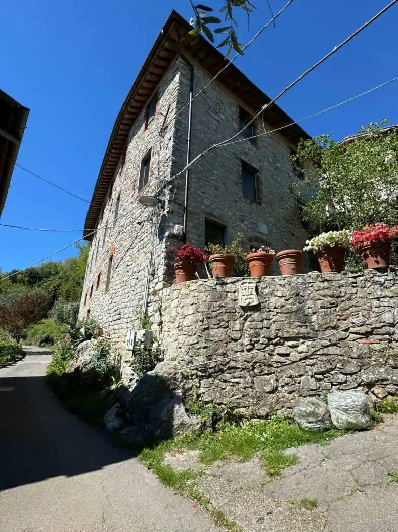 Casa indipendente in affitto a Pescaglia