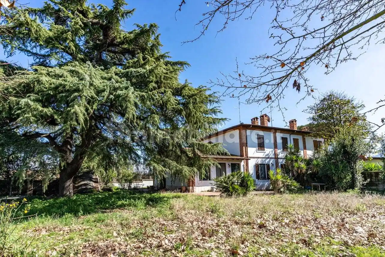 Rustico - Casale in vendita a Roma
