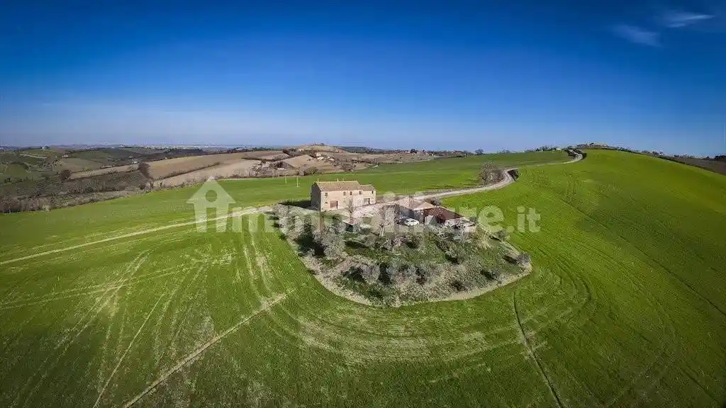 Rustico - Casale in vendita a San Costanzo
