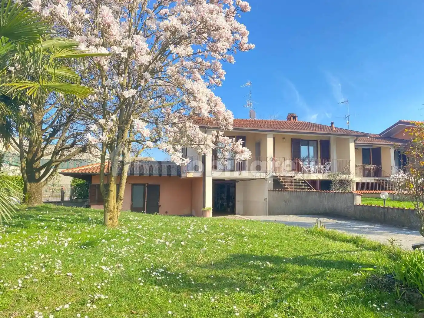 Appartamento in vendita a Costa Masnaga