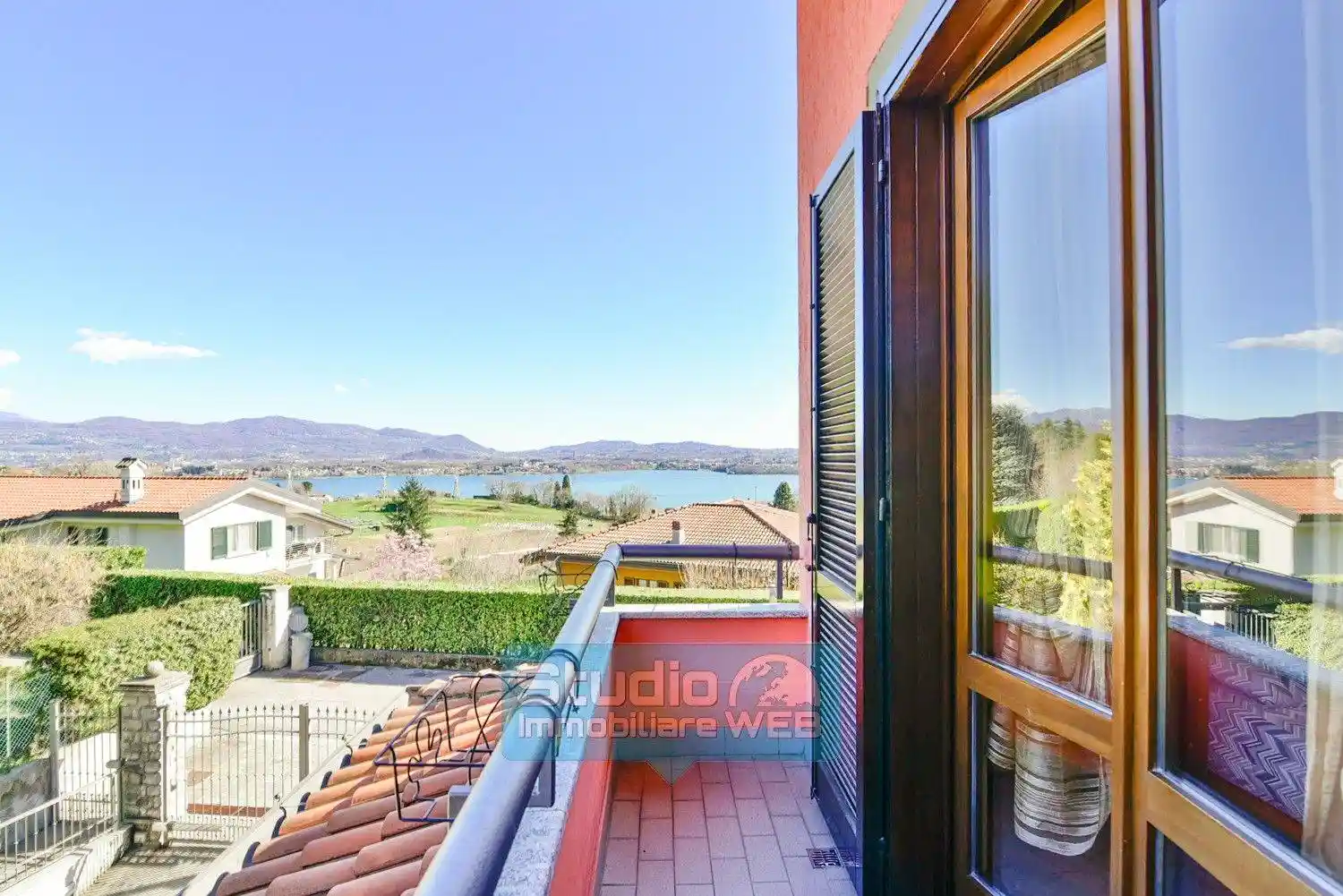 Villa in vendita a Longone al Segrino