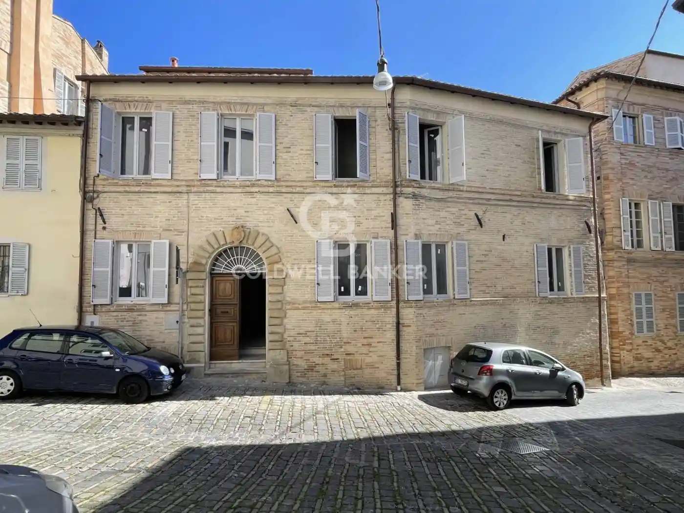 Palazzo - Edificio in vendita a Fermo