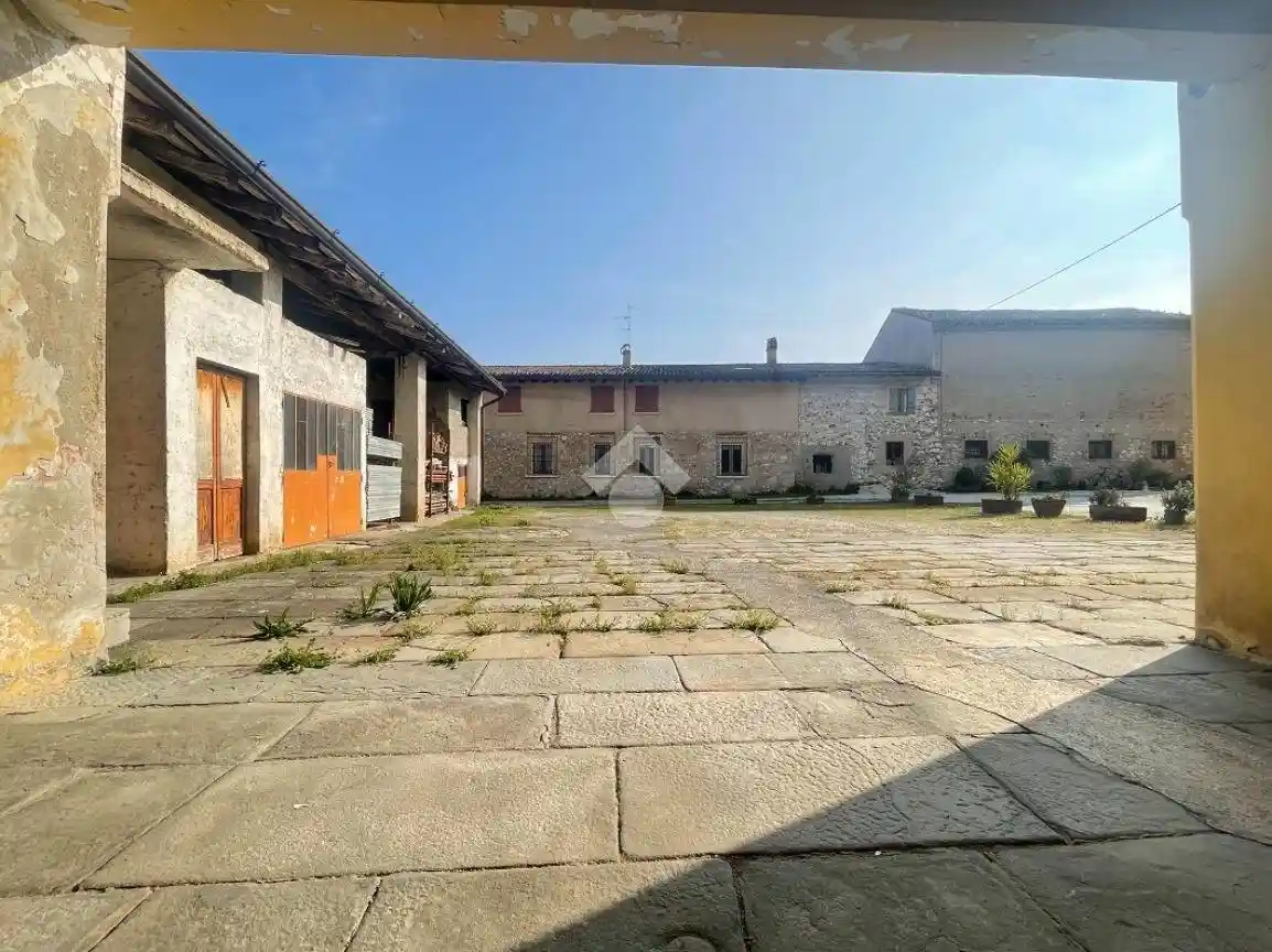 Rustico - Casale in vendita a Rodengo Saiano