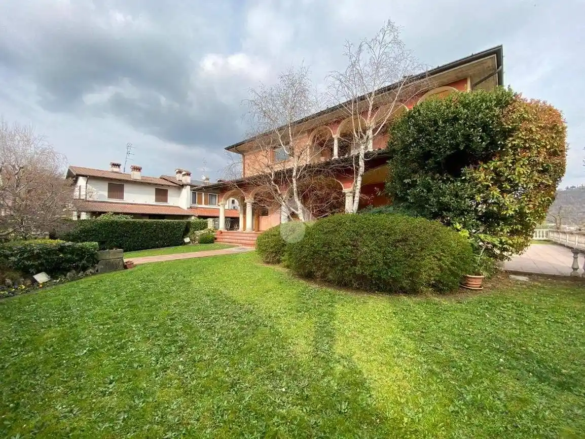 Villa in vendita a Provaglio d'Iseo