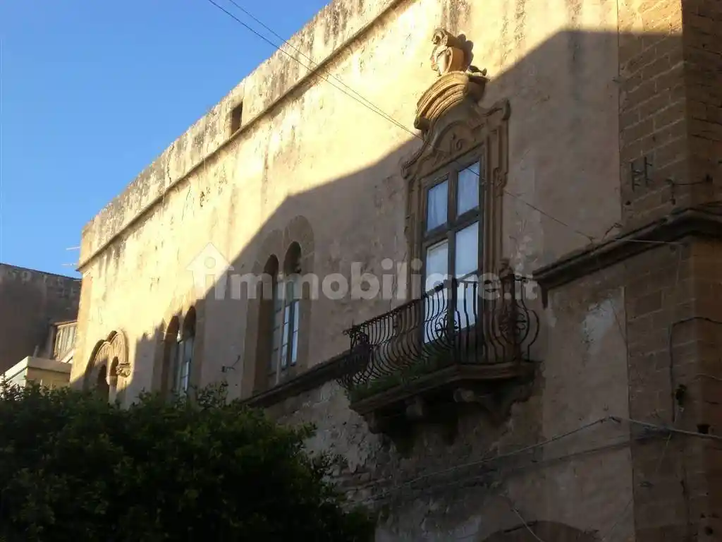 Palazzo - Edificio in vendita a Sciacca