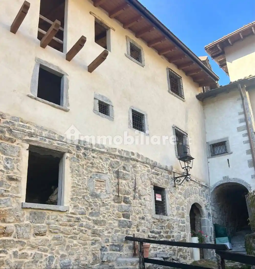 Casa indipendente in vendita a Camerata Cornello