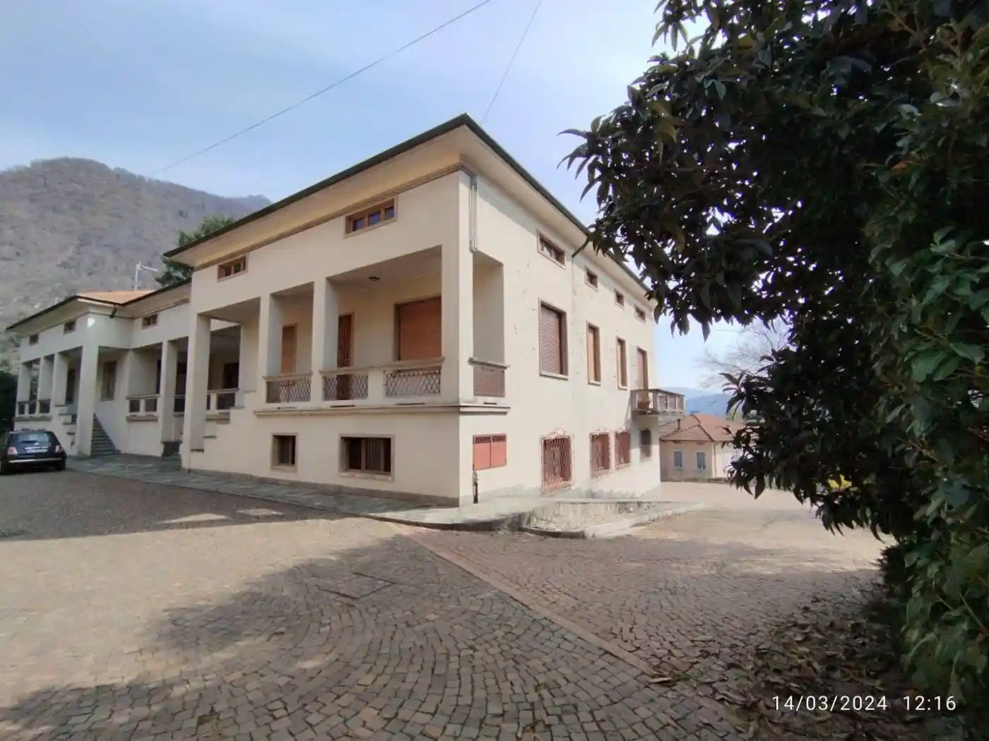 Casa indipendente in vendita a Laveno-Mombello