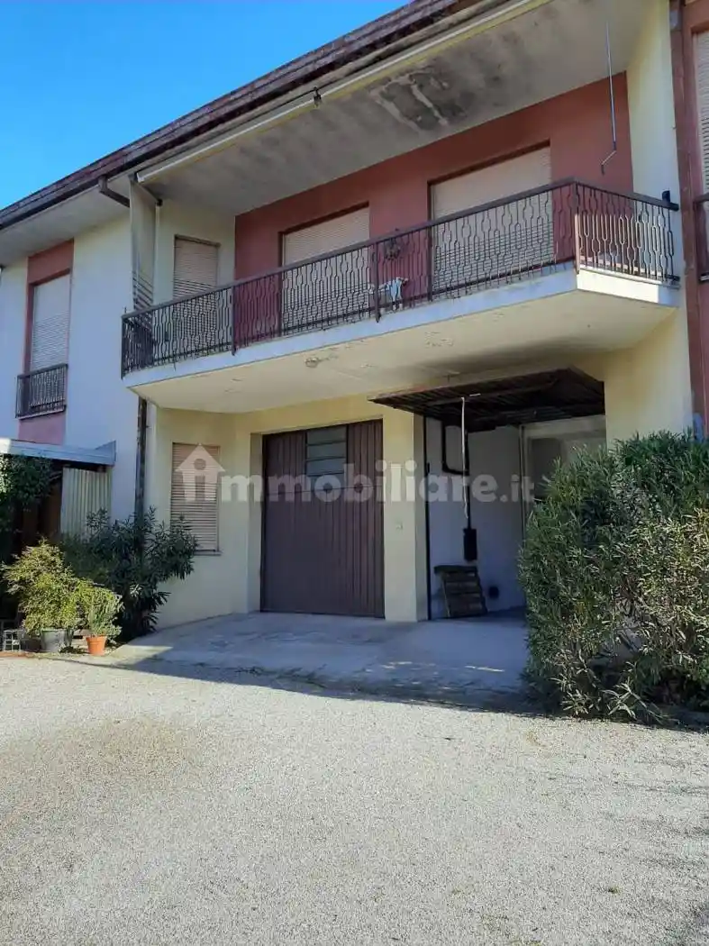 Villa in vendita a Travedona-Monate