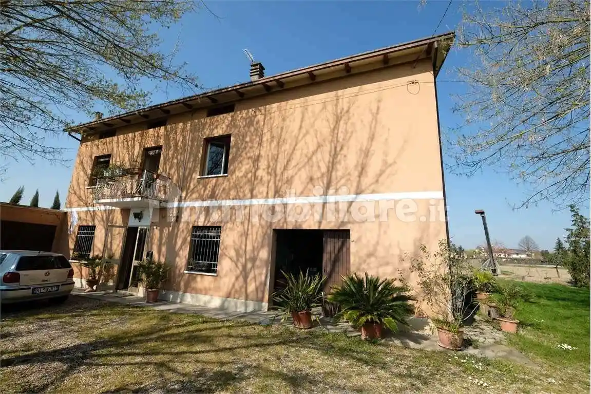 Casa indipendente in vendita a Novi di Modena