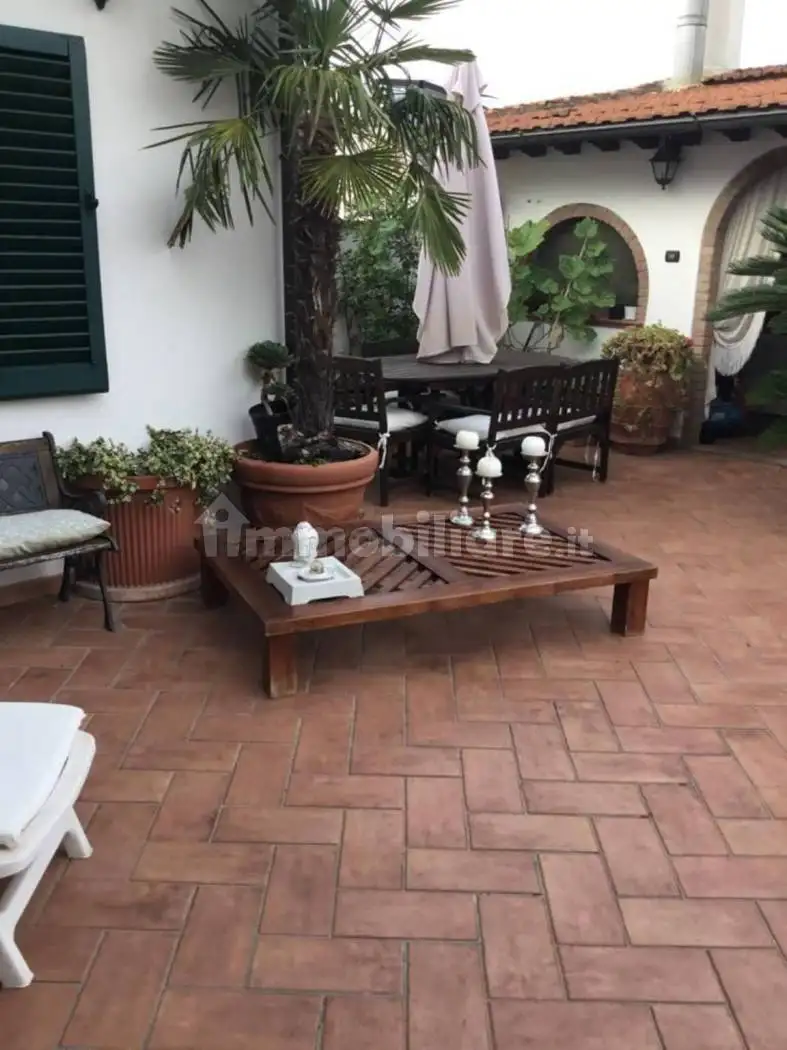 Casa indipendente in vendita a Prato