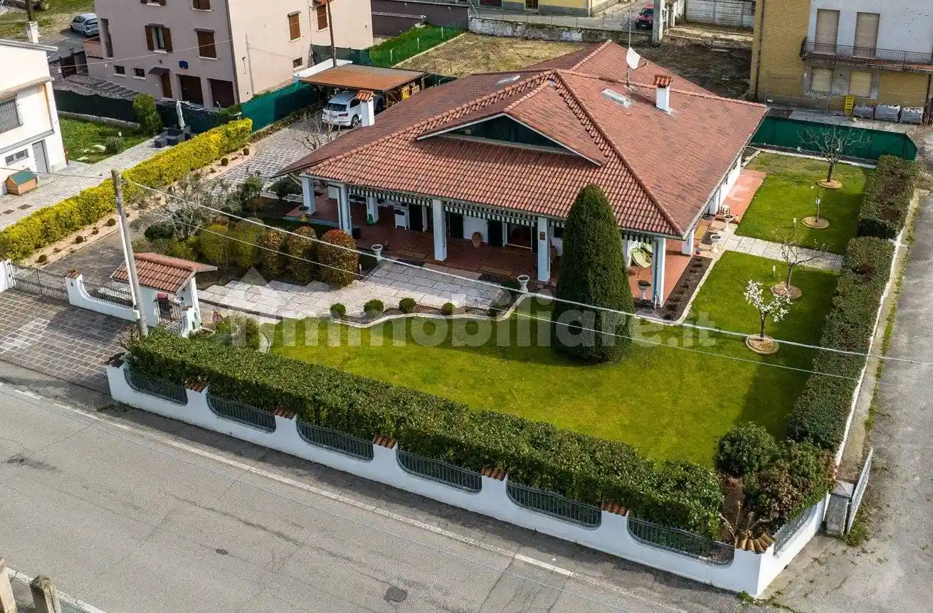 Villa in vendita a Brescello