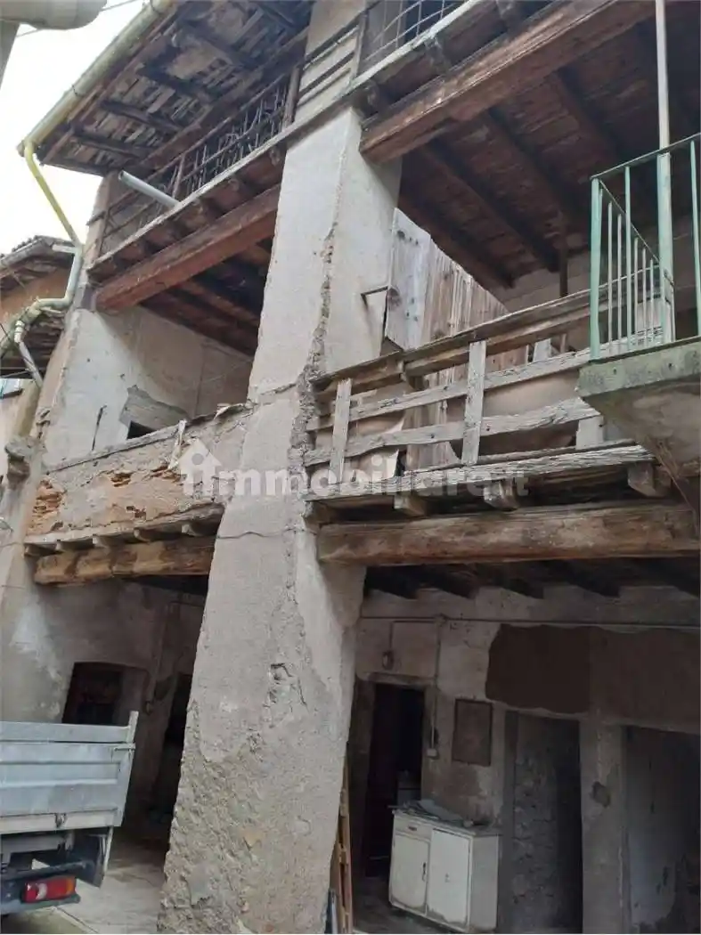 Rustico - Casale in vendita a Erba