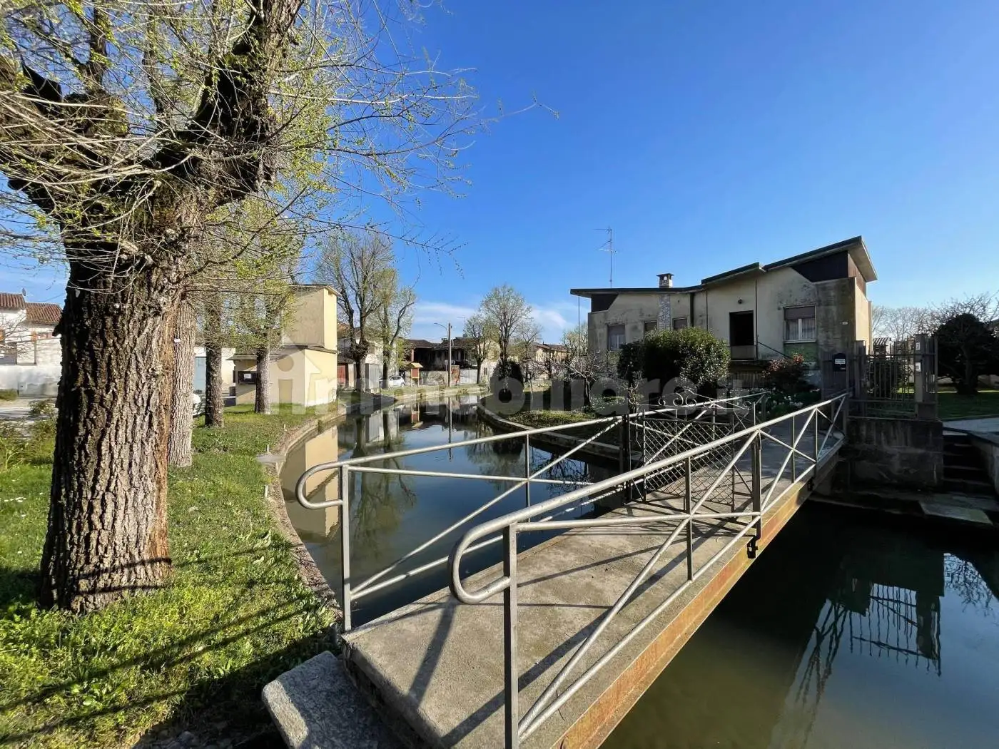 Villa in vendita a Rosasco